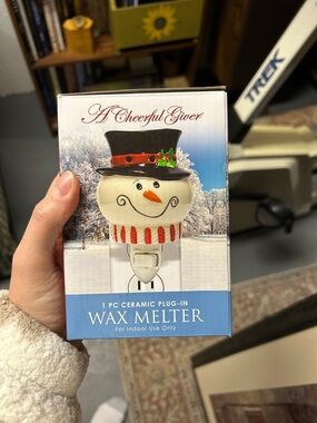 A Cheerful Giver Snowman Ceramic Wax Melter - White & Black